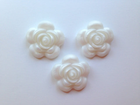 40mm Metallic White Pearl  Silicone Flower Bead