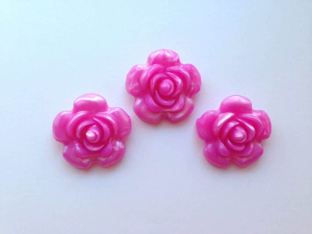 40mm Metallic Pink Silicone Flower Bead