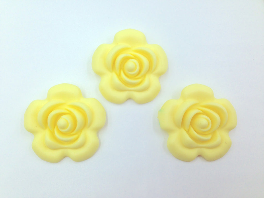 40mm Light Yellow Silicone Flower Bead