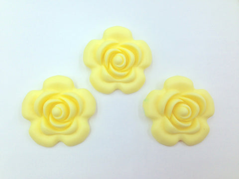 40mm Light Yellow Silicone Flower Bead
